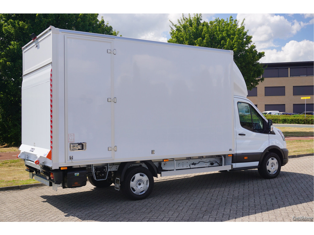 54009348-ford-transit-4