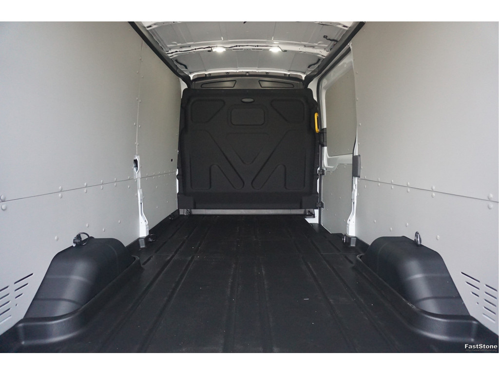 54670354-ford-transit-8