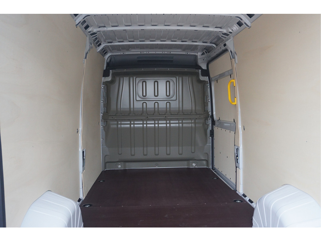 55086888-peugeot-boxer-8