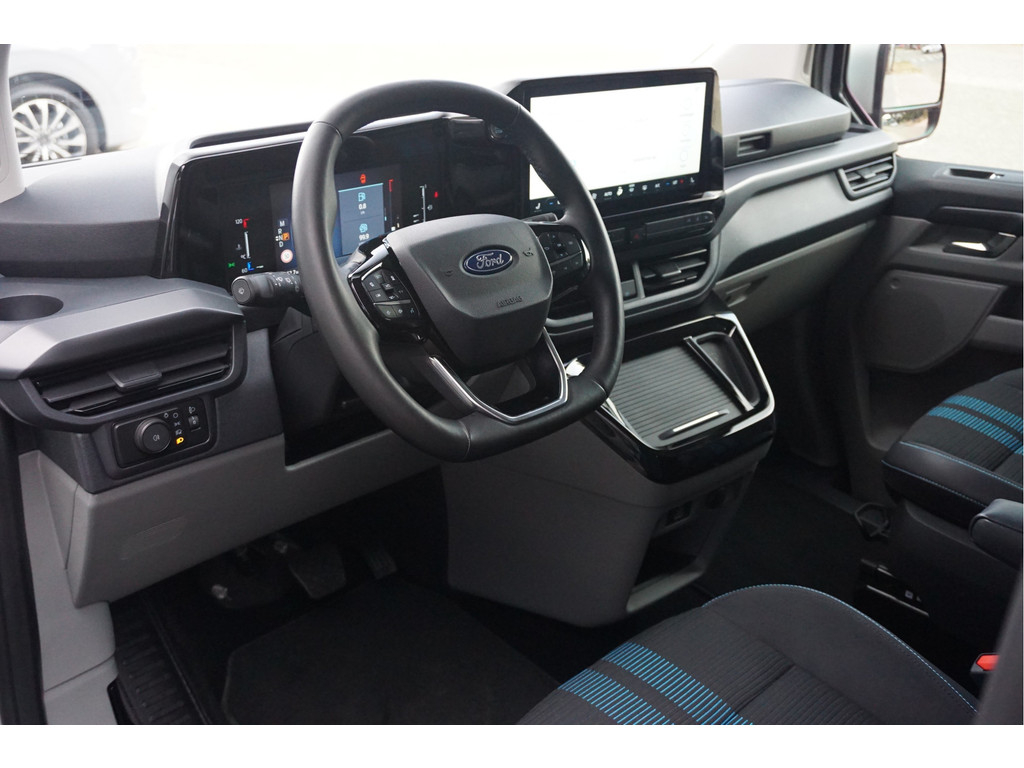 55405768-ford-transit-custom-7