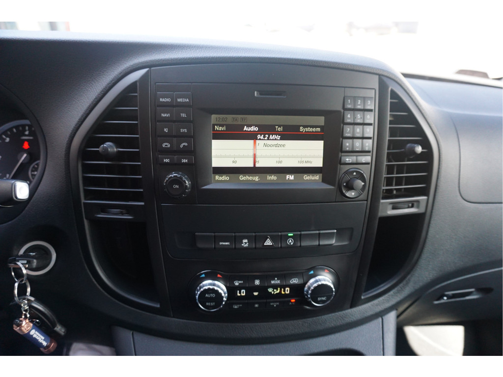 55645858-mercedes-benz-vito-12