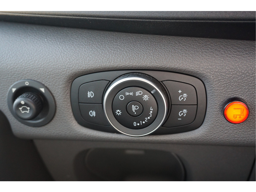 55885608-ford-transit-17