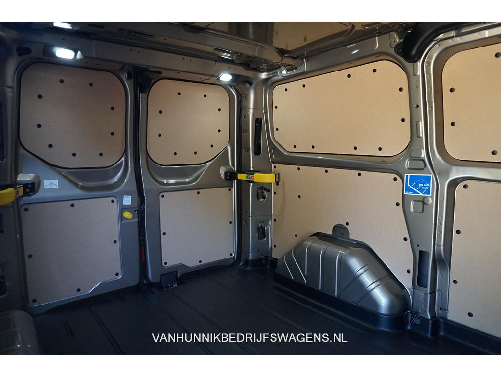 56015082-ford-transit-custom-8