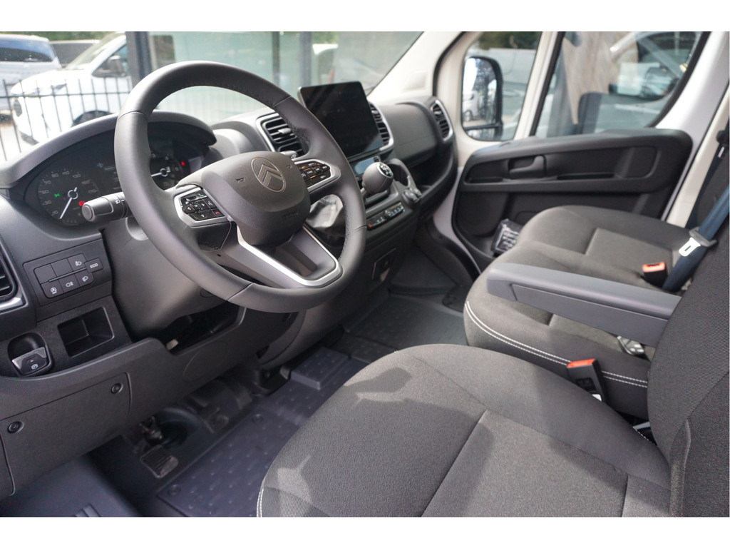 57089058-citroen-jumper-10