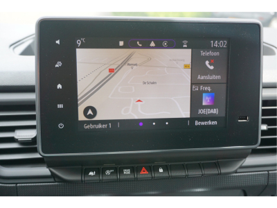 38281705-renault-trafic-11