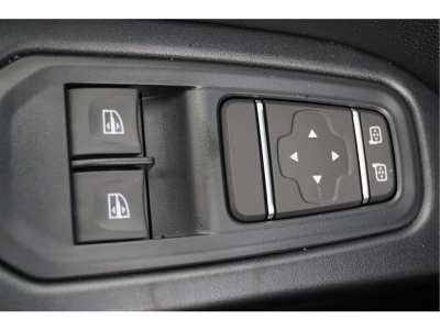 38281705-renault-trafic-18