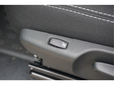 40347809-renault-trafic-19