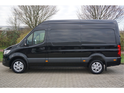 41811303-mercedes-benz-sprinter-2