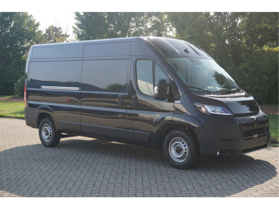 42122656-peugeot-boxer-7