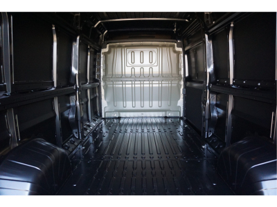 42122656-peugeot-boxer-8