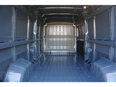 42123491-peugeot-boxer-8