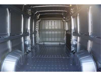 42123686-peugeot-boxer-8