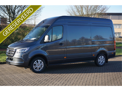 42172582-mercedes-benz-sprinter-1