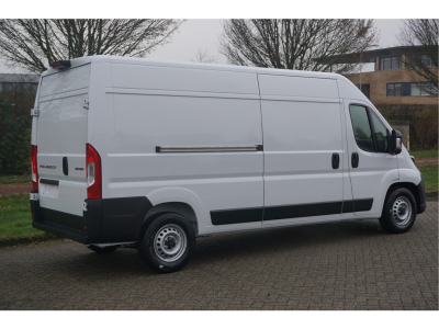 42945142-peugeot-boxer-5