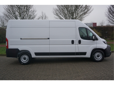 42945142-peugeot-boxer-6