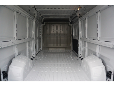 42945142-peugeot-boxer-8