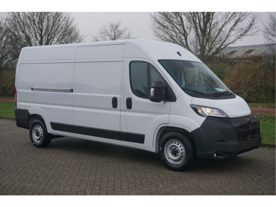 42945397-peugeot-boxer-7