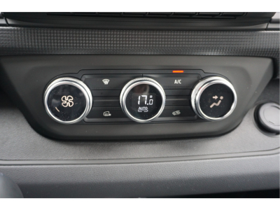 43764346-renault-trafic-13