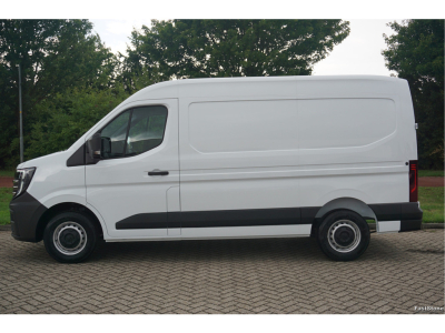 46563260-nissan-interstar-2