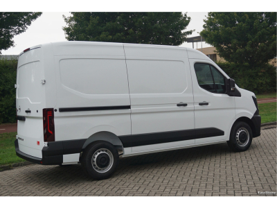 46563260-nissan-interstar-4