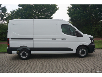 46563260-nissan-interstar-5