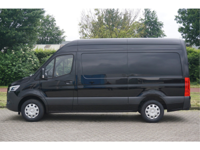 47569206-mercedes-benz-sprinter-2