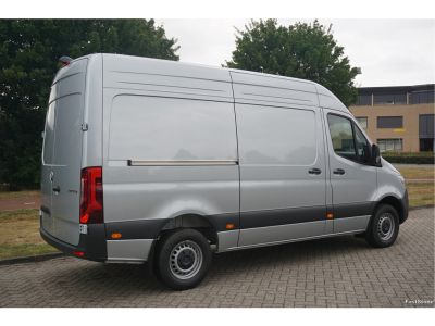 47569424-mercedes-benz-sprinter-4