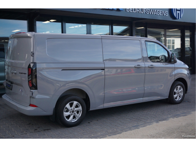 47942166-ford-transit-custom-4