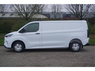 49338797-ford-transit-custom-2