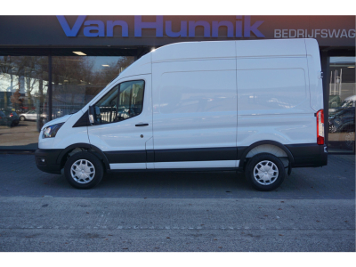 52166990-ford-transit-2