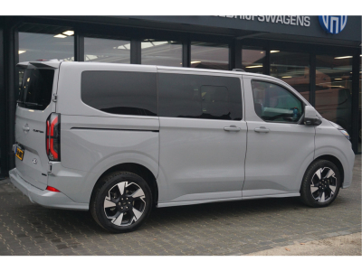55405768-ford-transit-custom-4